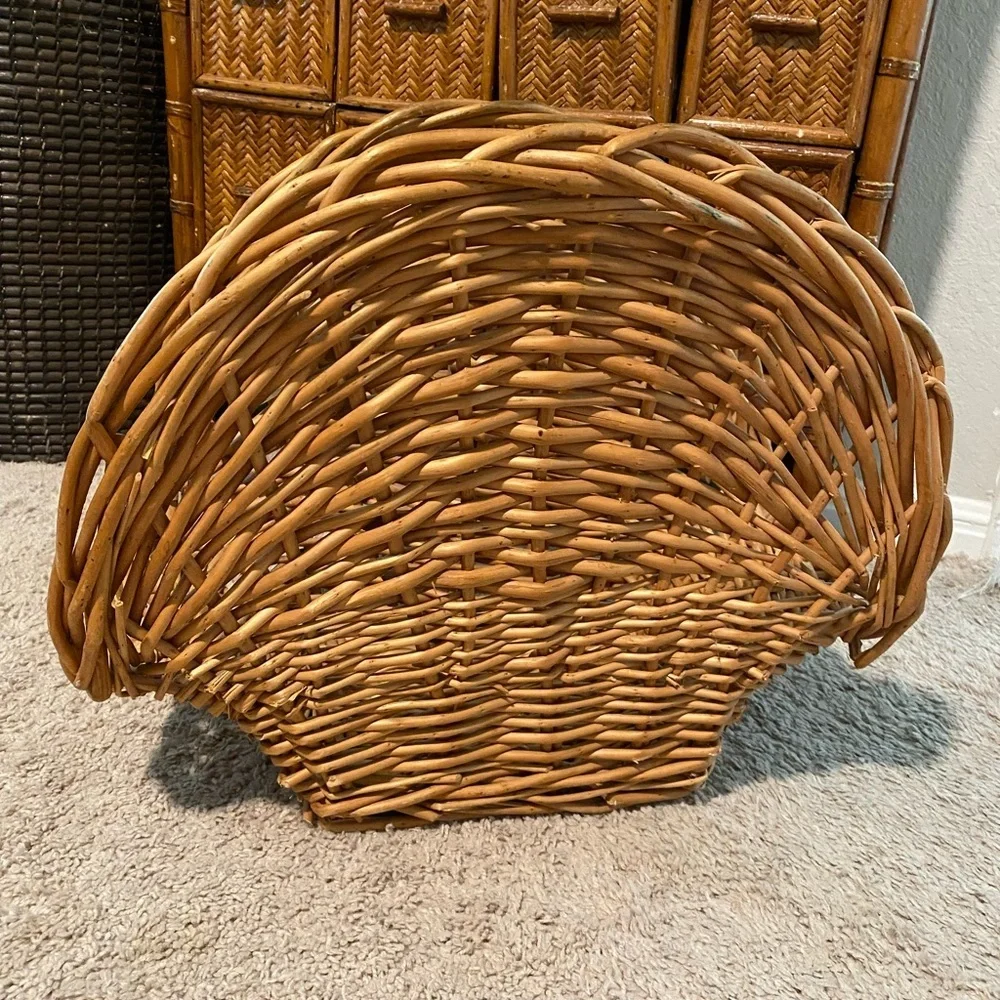 Vintage Wicker Arched Magazine Holder 18”W x 16”H x 10”D at widest points